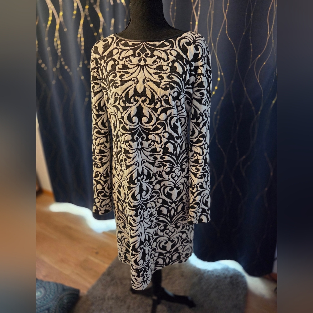 Vince Camuto Elegant Black and Cream Long Sleeve Dress